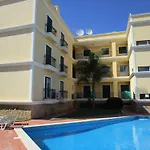 Spacious In Old Village פראגודו